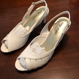 Easy Street Mimi size 8